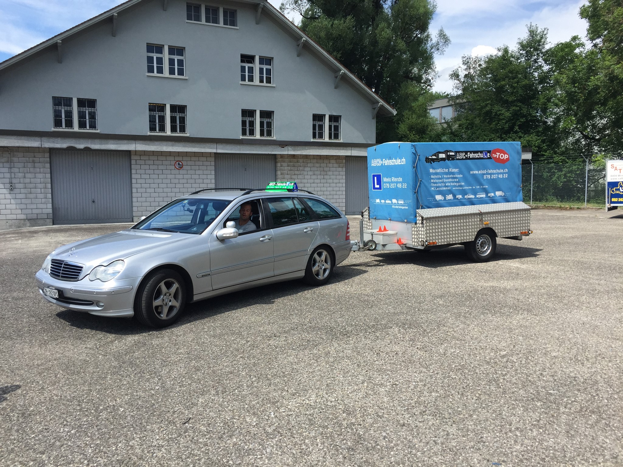 Prüfungsvorbereitung Kategorie BE Auto-Anhänger Fahrschule in Winterthur Manöver seitwärtsparkieren 